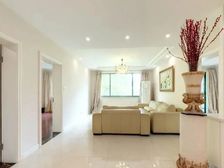 徐家汇烫金地段 04年品小区 飞机户型 带产权车位 价格可谈