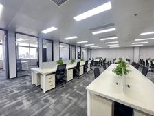 绿地精装办公室 6隔间40工位 3元高层视野通透 现状交付