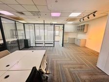 望京14号线地铁丨精装24空调丨南向可办公经营类丨随时看