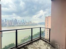 正看渝中夜景和江景!小高层顶跃带超大屋顶花园,出门双轻轨!