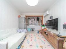 新出两房 送院子20平 一梯两户 位置安静 带固定车位