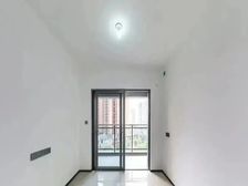 诚心出售 价格可谈送车位 中建·凤榕台 三房东南向精装修