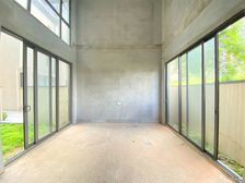 朝南 带电梯 密度低 小区绿化高 正规商品房 中间楼层