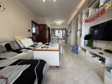 此房朝南看河边绿道 精装修,透格局好,楼层好