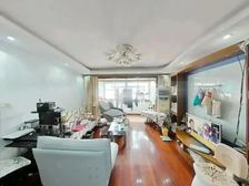 新出三房 房东诚意出售 看房随时 有固定车位 价格好谈