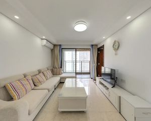 急售万科城南向3房,定制家具,价格可谈。