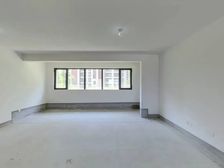 中建大学里 4室2厅 170.65平,落地飘窗,门口有地铁。