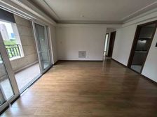 紧邻地铁口,房东诚意出售,价格可谈,随时看房,电梯高层,,,