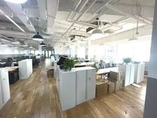 正对电梯 精装修带家具 直接入住采光好 写字楼