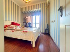 精装可拎包入住 购物方便 车位充足 医疗配套成熟 带电梯