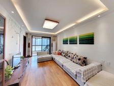 南向三居室,装修保持好,楼位好不临街