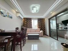 装修30万 中间楼层采光好 房东置换有电梯 近地铁 商圈成熟