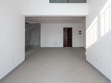 中航樾玺 毛坯空关 有钥匙 满2年 诚心出售 景观楼层