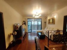 嘉善路地铁口,两梯两户,飞机户型,南北通三房,精装,小高层!