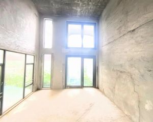 天麓别墅 带电梯 小区新 停车方便 地势高 赠送两层