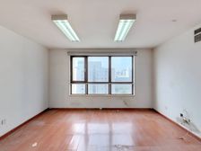 朝阳门蓝筹名座南向两居诚意卖 小区还有几套在出售 欢迎咨询