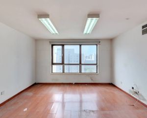 朝阳门蓝筹名座南向两居诚意卖 小区还有几套在出售 欢迎咨询