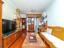 小区前排临河 中间套 精装 J售 满五 看房随时!