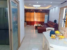 万象汇附近4房 楼龄新 双卫 产权清晰 车位充足 有电梯 朝