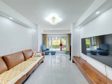 中航樾玺,全新毛坯。楼下有一个房间,全天采光