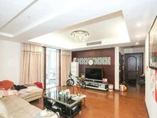 电梯大四房,带48平大露台,看房方便,小区环境好