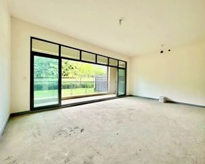底跃带负一楼 可以自己掏洞洞 安静看公园 很亮