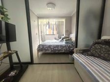 来来来看,业主花了心思,精装修一房两厅,品牌家具家电