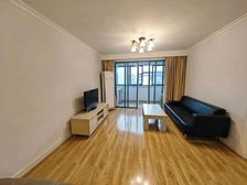 肇嘉浜路沿线!低于市场价100万!房东出国急卖!单价总价最D