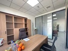 临近地铁口 诺德中心 精装修带家具 127平正对电梯