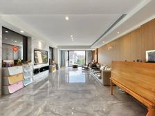 越湖家天下上叠加别墅 大五房带露台 精装保养好 带车库车位