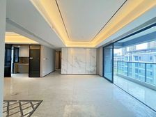 润府一期 精装三房 带地暖带全屋中央空调 大阳台 全朝中庭