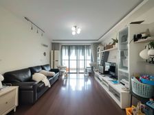 电梯两房(带车位)中间楼层,户型正气,近地铁,已买诚售,可谈