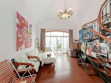 电梯阁楼送40平面积,满五V一,朝南送20平露台,送产权车位