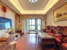 大平层四房两厅三卫,满足三代人居住的户型 房子是满五年