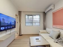 业主诚意卖,看中价格好商量,东边套全明。