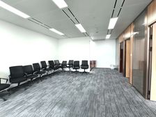 环球都会广场 110全包 2间隔 方正实用 领包入驻