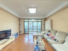 视野开阔,可看陆家嘴景观,西边套,南北通的,业主精装。