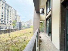 联排!前后大花园!龙洲湾商圈!单层面积一百多!价格还可谈