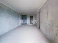 次新小区大三房急售 中间楼层朝南 随时看房