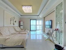 边套大平层三房,视野好。横厅转角窗一梯两户。