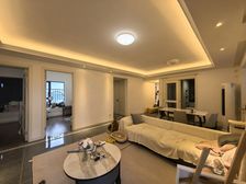 房子装修保养好,可以看湖的。业主诚意出售