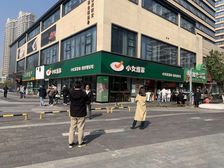 年租41丸 地铁口转角单层铺 开间30米 小女当家8年租约