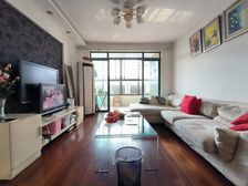 新上!烫金地段小区,笋盘南北通透双厅。业主置换诚售,阳光刺眼