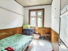 新出一楼带院胜利大街 老红线内 无上学记录 精装修 随时看