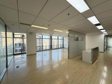 南开丨融侨中心丨大门头正对电梯丨精装修丨紫元祥丨宝利国际