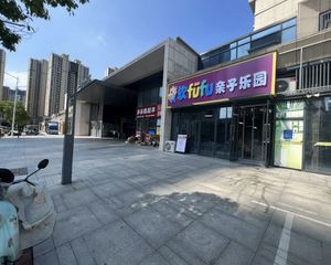 单价7000多 单层铺双小区出入口 年收3.8湾