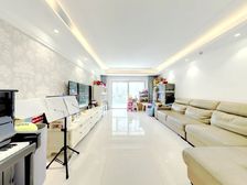 小区总价蕞低三房,除了看不到江,其它没有缺点,精装带车位。