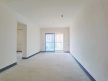 业主卖了回东北,来电还可以少,中间楼层,朝中庭,