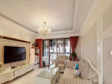 环球翡翠湾花园非常正气,楼层好、采光佳,让您居住非常舒适!