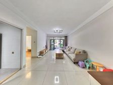 朗陶居中间位置三房 业主诚意十足 位置安静 采光好 此房过5